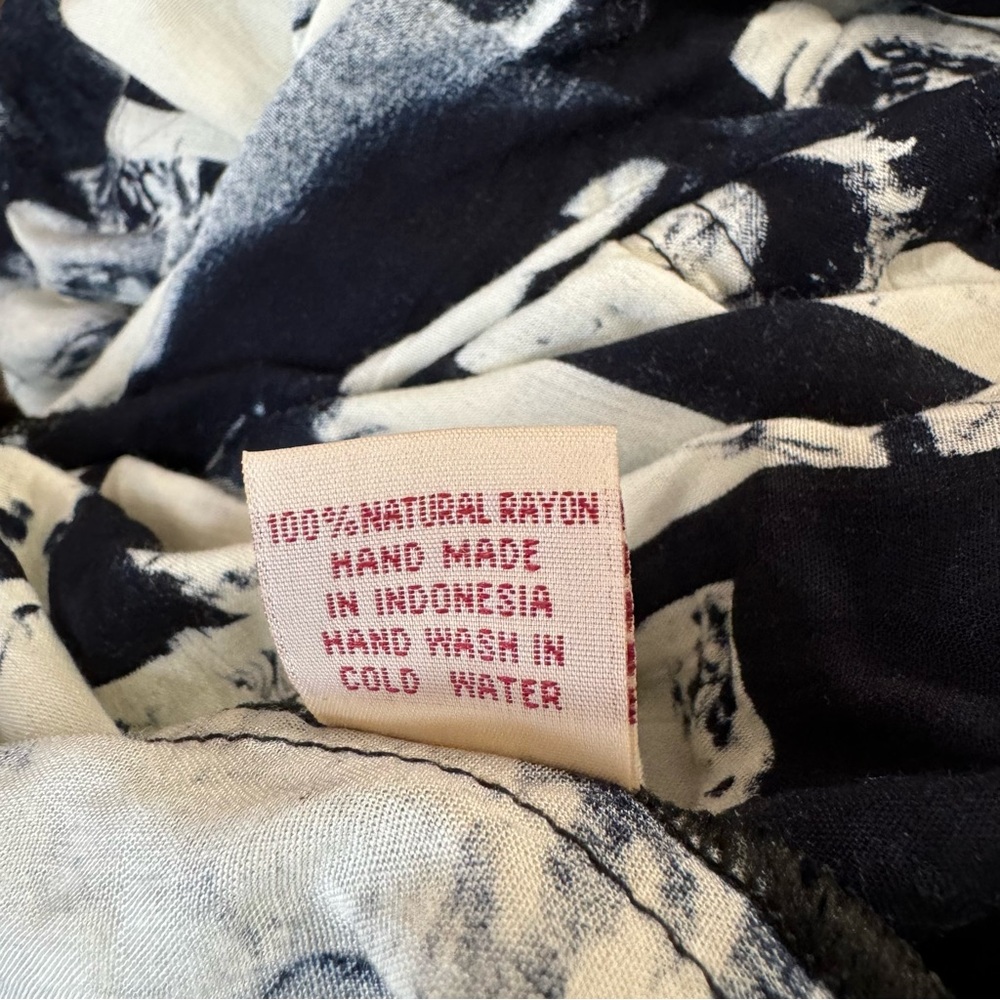 Black and White Graphic Kimono Luna May Belted 100% Rayon Costa Rica Design - Picture 8 of 9
